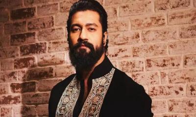 আমি অল্পবয়সী মেয়েদের পা ছুঁই : ভিকি কৌশল