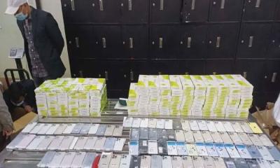 ৪ নারীর শরীরে বিশেষ কায়দায় লুকানো ৯০টি আইফোন উদ্ধার