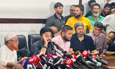 প্রেসক্লাবে এসে পদত্যাগের ঘোষণা দিলেন ইশরাক হোসেন