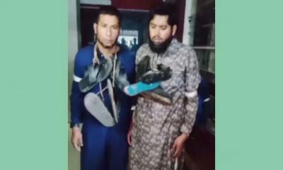 জামায়াতের ২ নেতার গলায় জুতার মালা দিলেন স্থানীয়রা