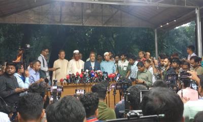 সরকার একটি বাসস্ট্যান্ড চাঁদাবাজি বন্ধ করতে পারে না, নির্বাচন করবে কীভাবে?