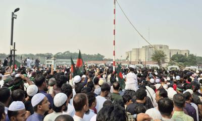 ওসমান হাদির জানাজায় অংশ নিতে লাখো মানুষের ঢল