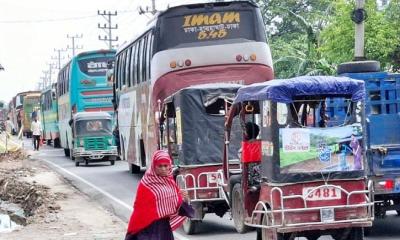 ঢাকা-ময়মনসিংহ মহাসড়কে যানবাহনে ধীরগতি