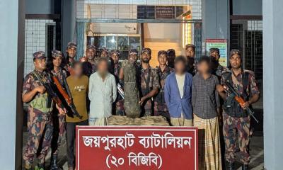 ভারতে পাচারকালে জয়পুরহাটে কষ্টিপাথরের মূর্তি উদ্ধার