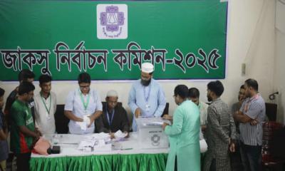 ভোট গণনা চলছে, ফলের অপেক্ষা