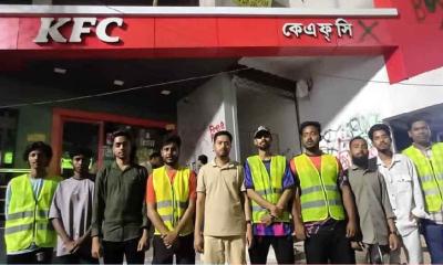 রাত জেগে ‘কেএফসি’ পাহারা দিল ছাত্রদল