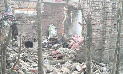 চাঁপাইনবাবগঞ্জে ককটেল বানানোর সময় বিস্ফোরণ