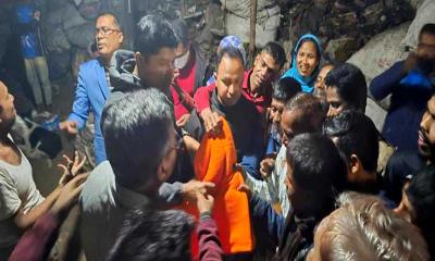 শীতার্তদের মধ্যে ঢাকা জেলা প্রশাসনের কম্বল বিতরণ