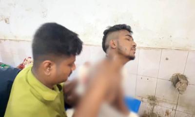 মোটরসাইকেলের সঙ্গে অটোরিকশার ধাক্কা, ৪ জনকে কুপিয়ে জখম