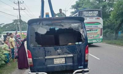 মাইক্রোবাস খালে পড়ে একই পরিবারের ৭ জন নিহত