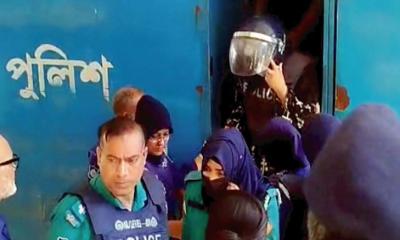 কড়া পাহারায় আদালতে কণ্ঠশিল্পী মমতাজ