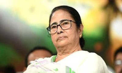 মমতার বিরুদ্ধে মামলা করল পুলিশ