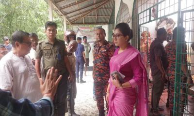 মন্দিরে আগুন, পুড়ে গেছে প্রতিমা