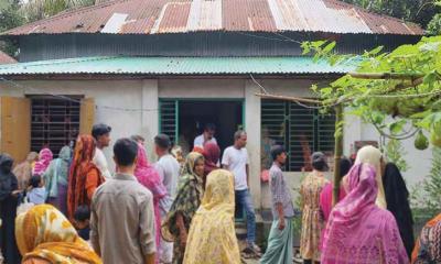 স্বামীর পরকীয়া নিয়ে সালিশের পরদিন মিলল গৃহবধূর ঝুলন্ত মরদেহ