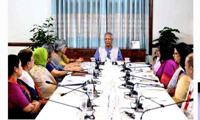 প্রধান উপদেষ্টার কাছে প্রতিবেদন জমা দিল নারী বিষয়ক সংস্কার কমিশন