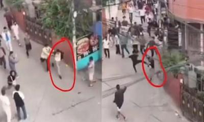 নেপালের অর্থমন্ত্রীকে রাস্তায় ফেলে জনতার মারধর