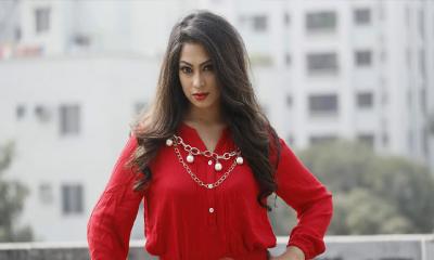 ওমরাহ করতে গেলেন চিত্রনায়িকা পপি