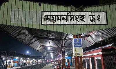 ময়মনসিংহে চলন্ত ট্রেনের ছাদ থেকে পড়ে যুবকের মৃত্যু