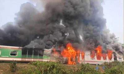 চট্টলা এক্সপ্রেসে আগুন