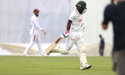 সাদমান, হৃদয়ের পর দলকে বিপদে ফেলে আউট নাজমুলও