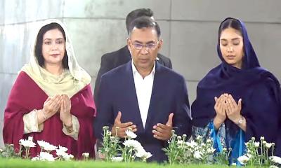 বাবা–মায়ের কবর জিয়ারত করলেন প্রধানমন্ত্রী তারেক রহমান