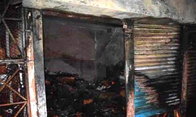 খুলনায় শপিং কমপ্লেক্সে আগুন