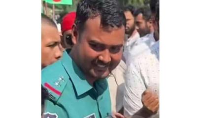 বিএনপি নেতা রিজভীর পা ধরে সালাম করা সেই পুলিশ ক্লোজড