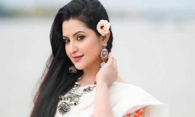 মেয়ে প্রিয়মকে পেলেন কীভাবে, জানালেন পরীমণি