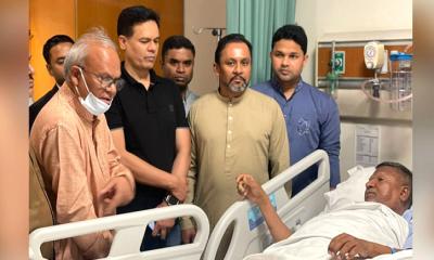 সড়ক দুর্ঘটনায় আহত প্রতিমন্ত্রীকে দেখতে হাসপাতালে রিজভী