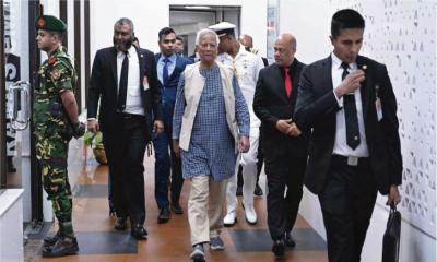দেশে ফিরলেন প্রধান উপদেষ্টা ড. ইউনূস