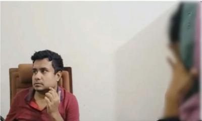 ছাত্রীর সঙ্গে আপত্তিকর অবস্থায় রাবি শিক্ষককে হাতেনাতে ধরেন শিক্ষার্থীরা