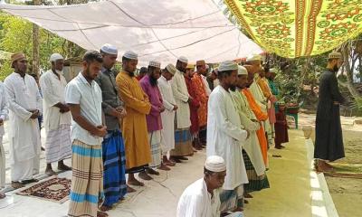 সৌদির সঙ্গে মিল রেখে বরগুনার একাধিক গ্রামে ঈদ উদযাপন