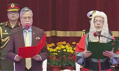 শপথ নিলেন নতুন প্রধান বিচারপতি জুবায়ের রহমান চৌধুরী
