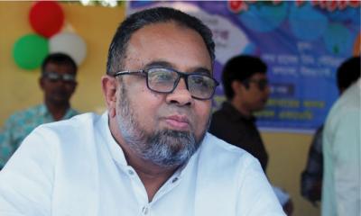ঝটিকা মিছিল থেকে সাদ্দাম হোসেন গ্রেপ্তার 