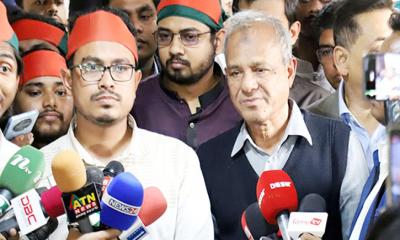 স্বরাষ্ট্র উপদেষ্টার পাশে দাঁড়িয়েই তার পদত্যাগ চাইলেন সাদিক কায়েম