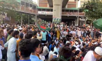 ‘আ.লীগ নো মোর’ স্লোগানে শাহবাগ ব্লকেড