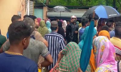 স্বামীকে বাঁচাতে গিয়ে প্রাণ গেল স্ত্রীরও