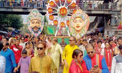 অন্ধকার দূর করার প্রত্যয় মঙ্গল শোভাযাত্রায়