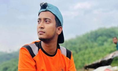 ‌‘আমাদের ভাগ্যের চাবি বিক্রি করে দিই, কিছু নির্লজ্জ ক্ষমতালোভীর হাতে’