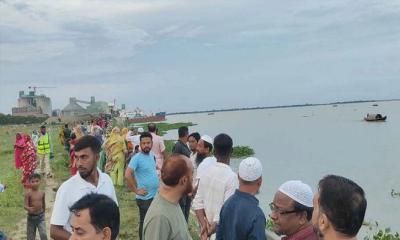 মেঘনায় ট্রলারডুবি, বিয়ের অনুষ্ঠান পরিণত বিষাদে