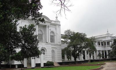 শেখ হাসিনার রায় ঘিরে ছড়িয়ে পড়া ট্রাইব্যুনালের বিচারকদের ছবি সরানোর নির্দেশ