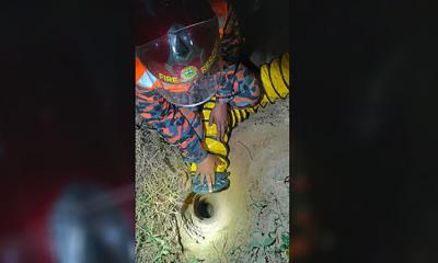 গভীর নলকূপের গর্তে পড়ে গেছে তিন বছরের শিশু, উদ্ধারে অভিযান চলছে