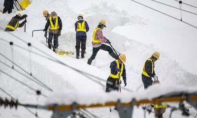 জাপানে ভারী তুষারপাতে ৩০ জনের মৃত্যু, উদ্ধারকর্মীরা হিমশিম খাচ্ছে