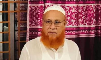 চেয়ারম্যানকে পিটিয়ে পুলিশে দিল জনতা
