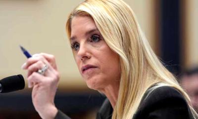 যুক্তরাষ্ট্রের অ্যাটর্নি জেনারেল পাম বন্ডিকে বরখাস্ত করলেন ট্রাম্প