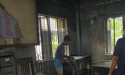 গ্রামীণ ব্যাংক কার্যালয়ে পেট্রোল ঢেলে আগুন