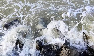 উপকূল অতিক্রম করছে গভীর নিম্নচাপ, জলোচ্ছ্বাসের শঙ্কা