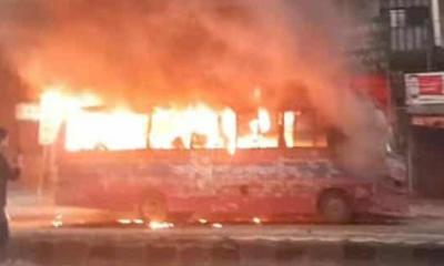 রাজধানীতে দুই বাসে আগুন