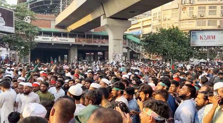উত্তাল শাহবাগ, তীব্র গরমেও বাড়ছে উপস্থিতি