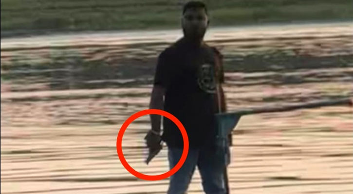 চাঁদা না পেয়ে গুলি ছুড়ে খেয়াঘাটের নৌকা লুট